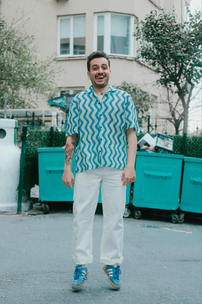 man making funny face, great full body photo for dating app